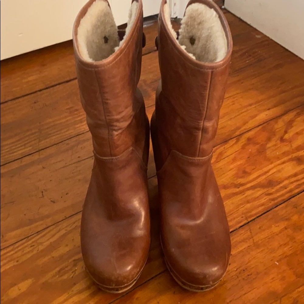 Women's Lynnea UGG Leather Boots size 6